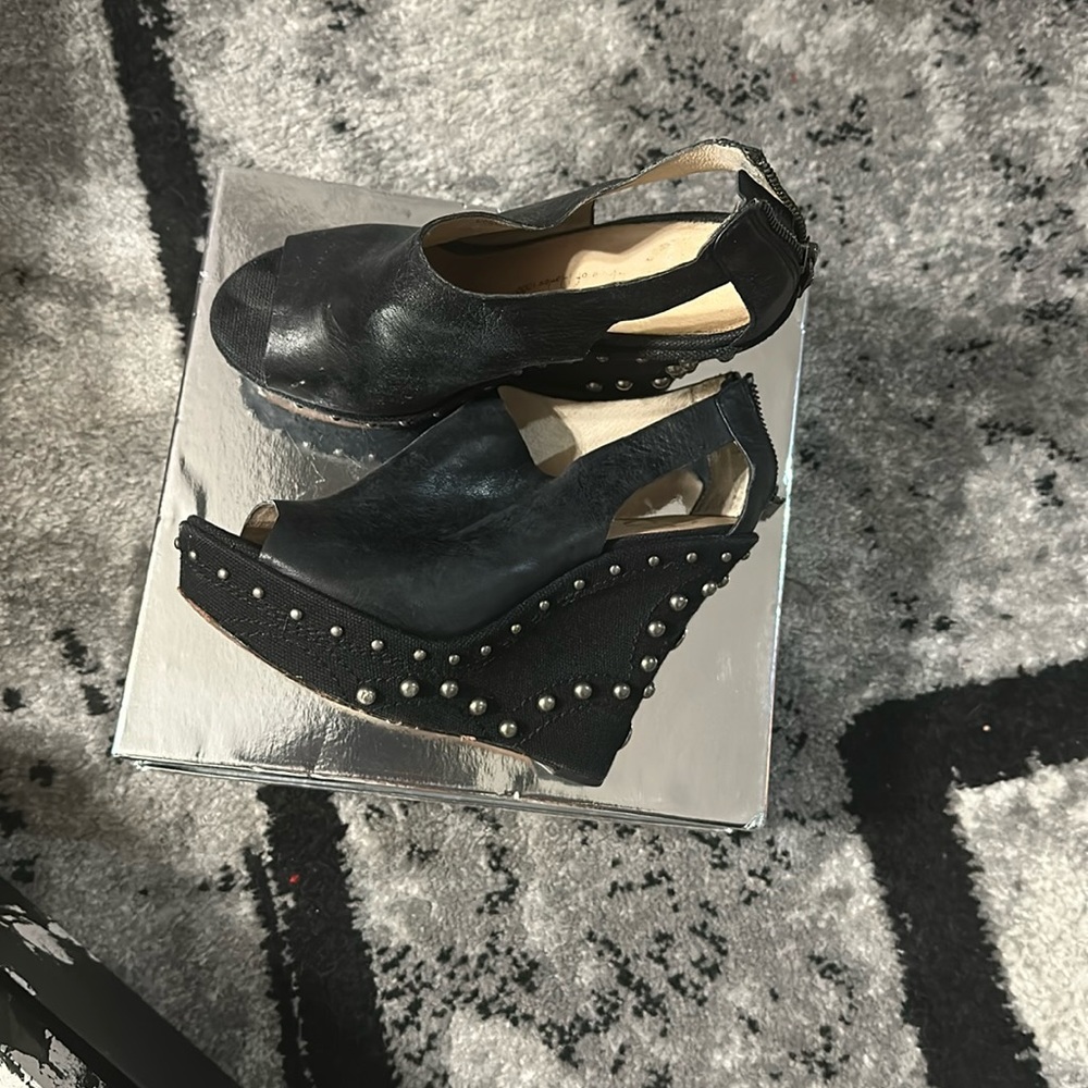 Authentic Black Leather Peep Toe wedges Stutts on the hill as you can see